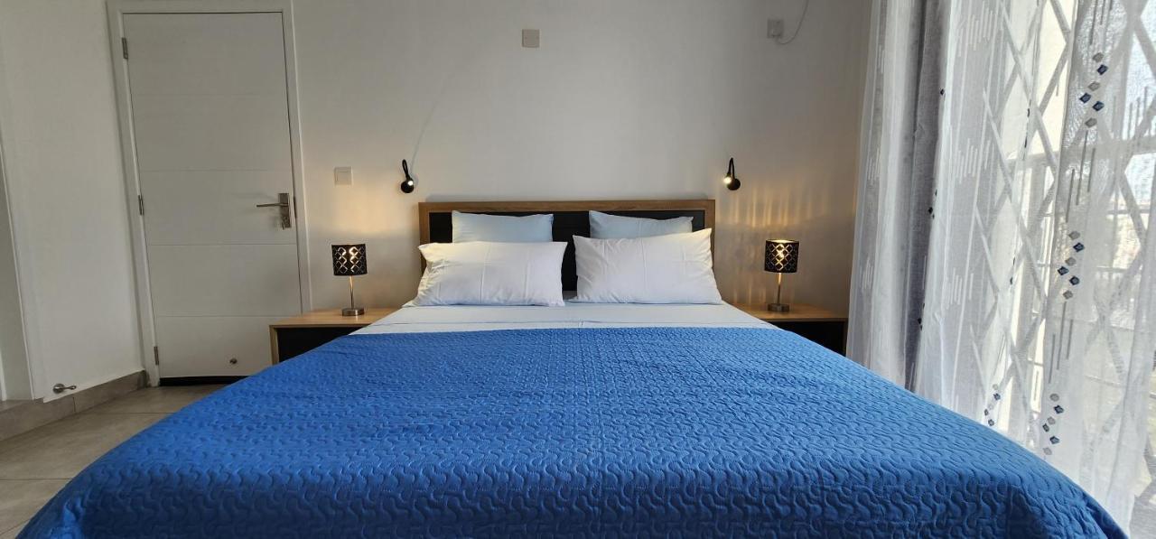 Sandstone Luxury 2 Bedroom With Lift And Common Pool Apartment