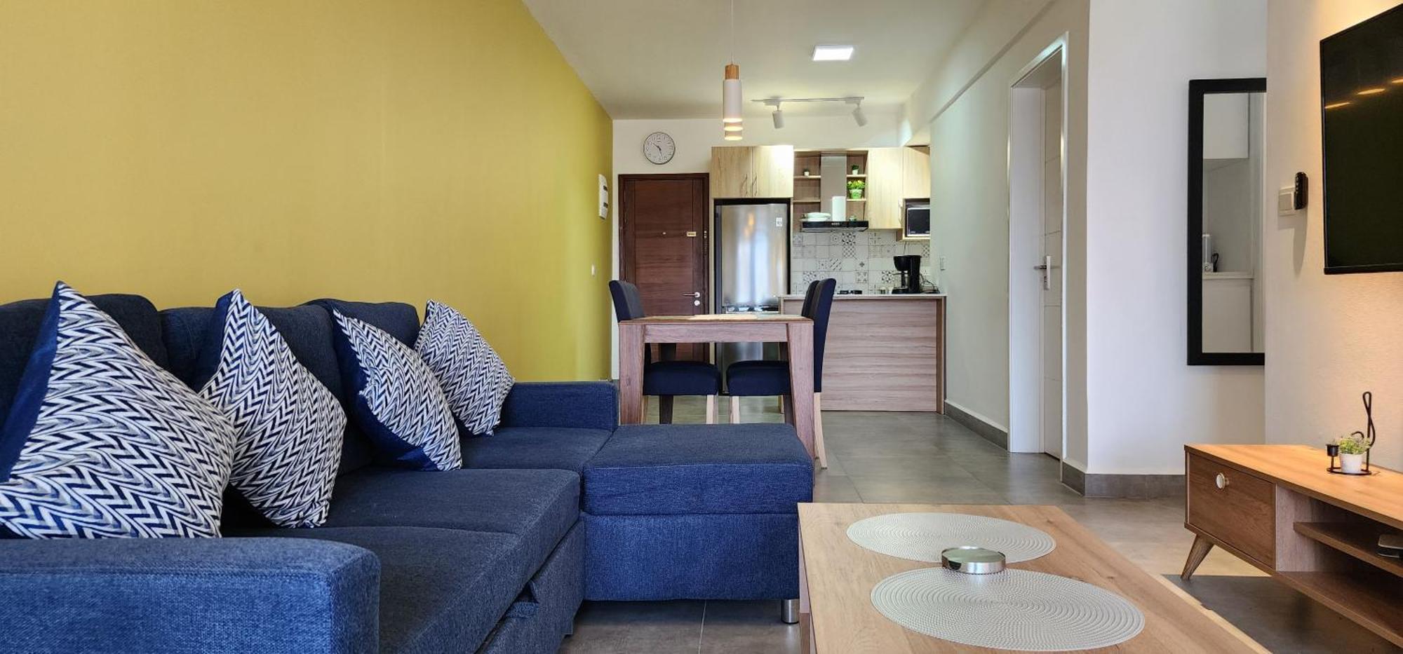 Sandstone Luxury 2 Bedroom With Lift And Common Pool Apartment *